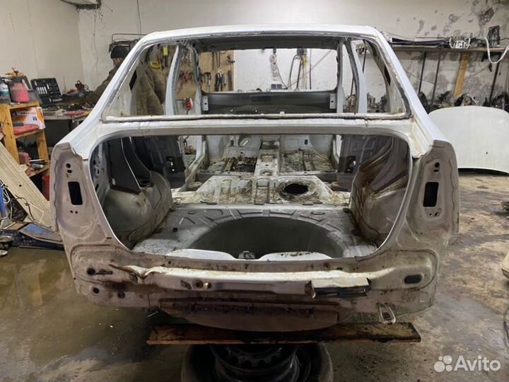 Панель задняя Renault Logan 1 K7JA710 2010