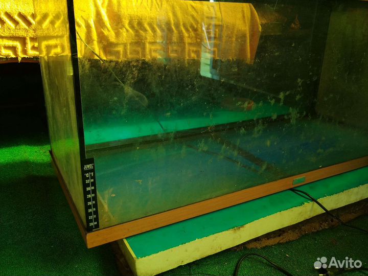 Аквариум с подсветкой и крышкой