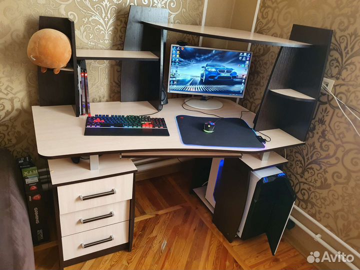 Компьютерный стол