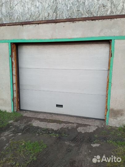 Ворота гаражные секционные б/у