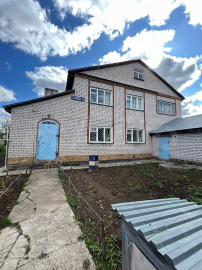 Коттедж 303,6 м² на участке 7,5 сот.