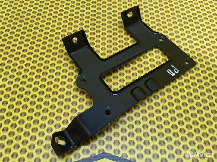 Кронштейн блока управления двигателем Hyundai I30