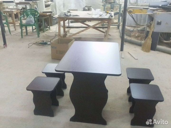 Кухонный стол