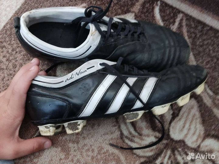 Футбольные бутсы adidas