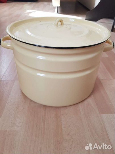 Кастрюля эмалированная чистая