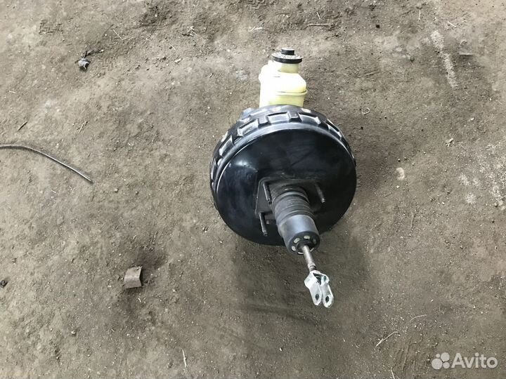 Главный тормозной цилиндр Toyota Tundra Sequoia