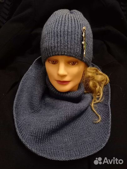 Комплект вязанных вручную изделий