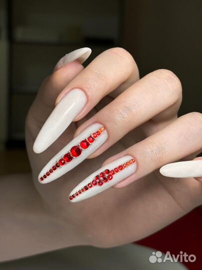 Модель на маникюр с покрытием гель-лак