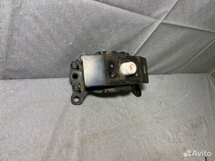 Подушка АКПП Lexus LX 570