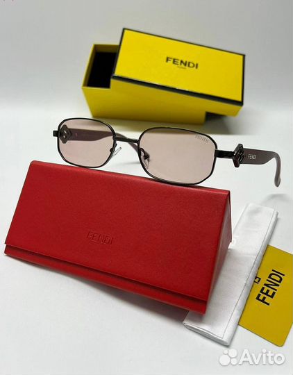 Солнцезащитные очки Fendi