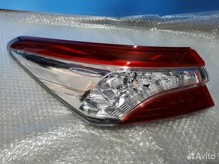 Фонарь наружный задний левый Toyota Camry V70