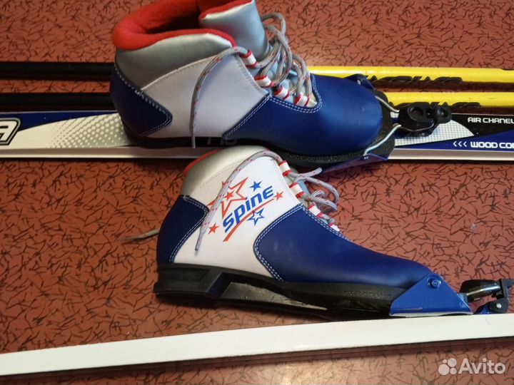 Лыжи с ботинками, комплект