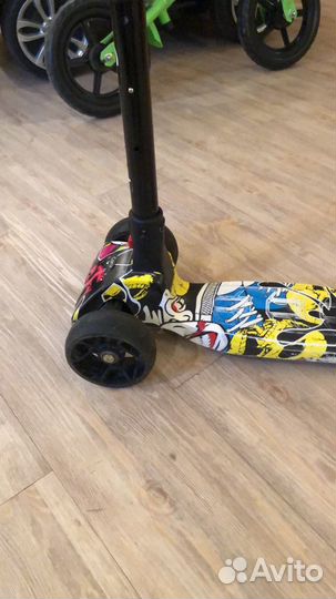 Самокат со светящимися колесами