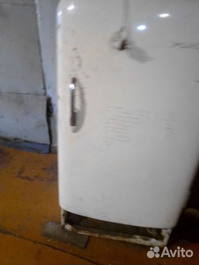 Холодильник бу СССР мир