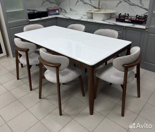 Стол и стулья