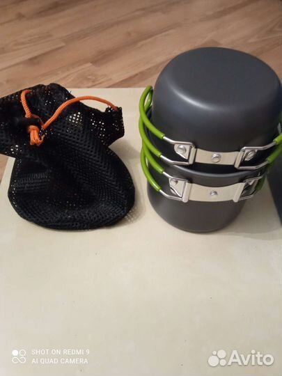 Новый набор посуды для приготовления пищи на приро