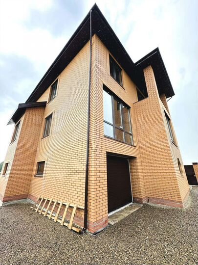 Коттедж 196,4 м² на участке 4,8 сот.