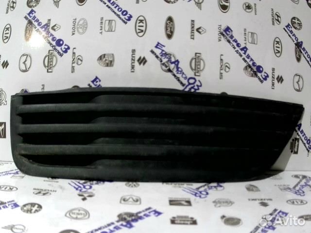 Решетка в бампер правая (заглушка) Ford Focus II 2