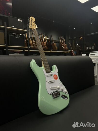 Fender squier affinity series stratocaster laurel