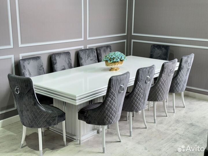 Стол обеденный. В наличии