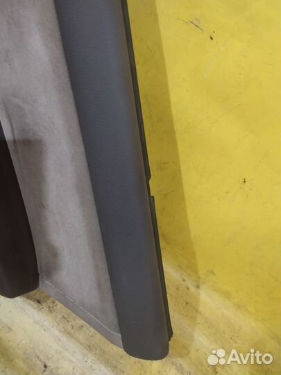 Обшивка двери задняя правая KIA Sorento 1