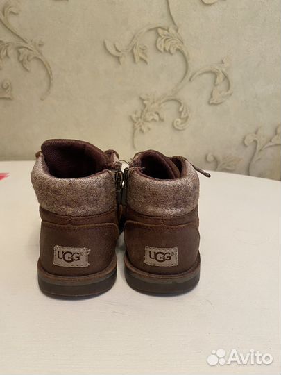 Ботинки демисезонные 26 UGG