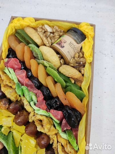 Букет из орехов и сухофруктов, подарочный бокс