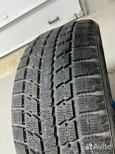 Toyo Observe GSi-5 275/40 R22 107Q