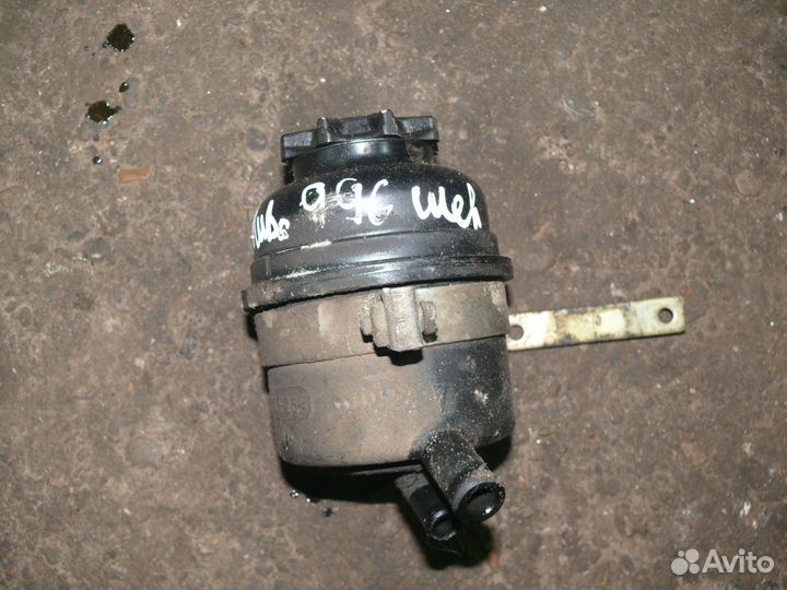 Бачок гур Chevrolet Niva 2005 г 1,7 л