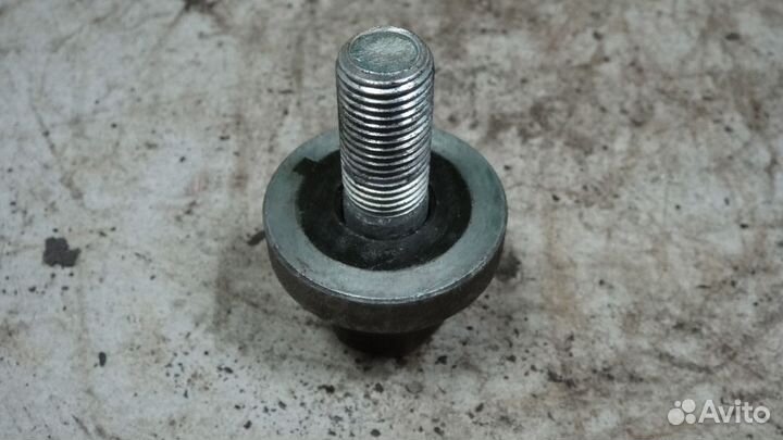 Болт шкива коленвала 4B10 CY4A