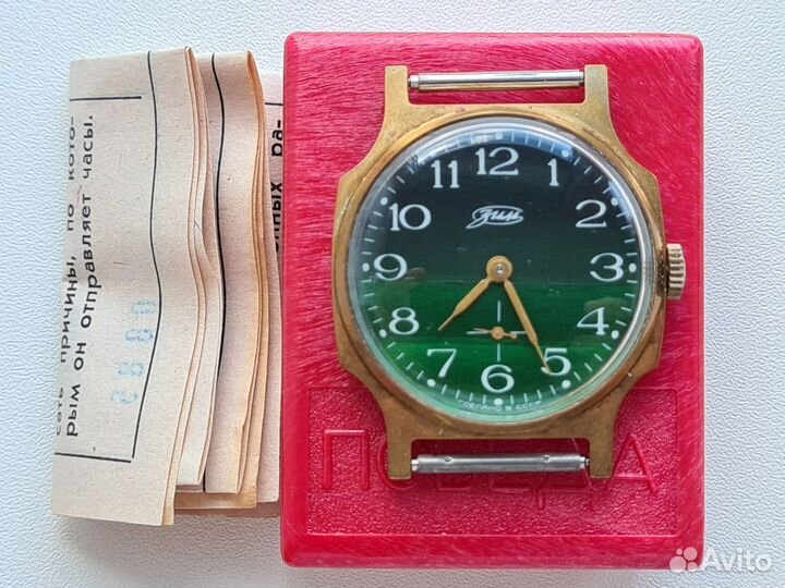Часы СССР зим 2602. Тёмно-зелёный циферблат