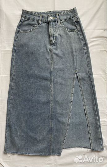 Джинсовая юбка миди с разрезом