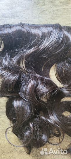 Волосы на заколках шиньон