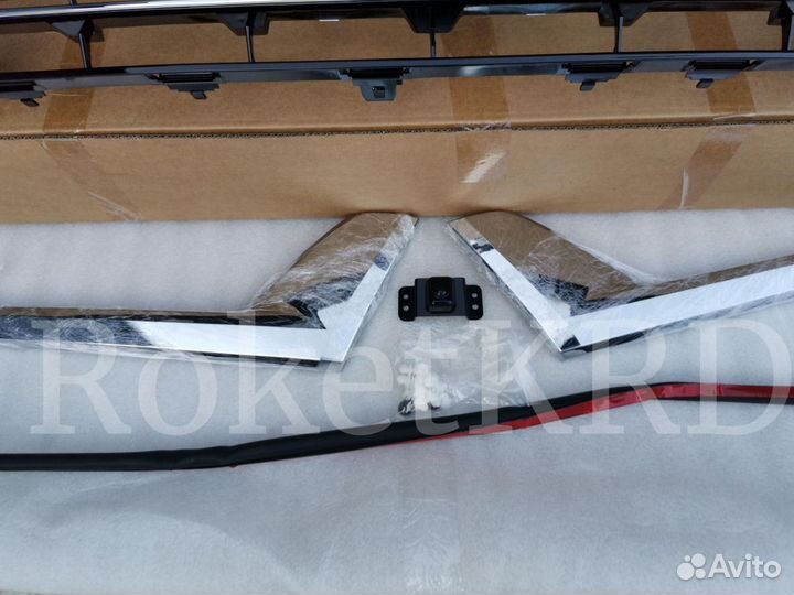 Решетка Toyota Land Cruiser 200 с 16г Black