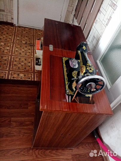 Швейная машина 