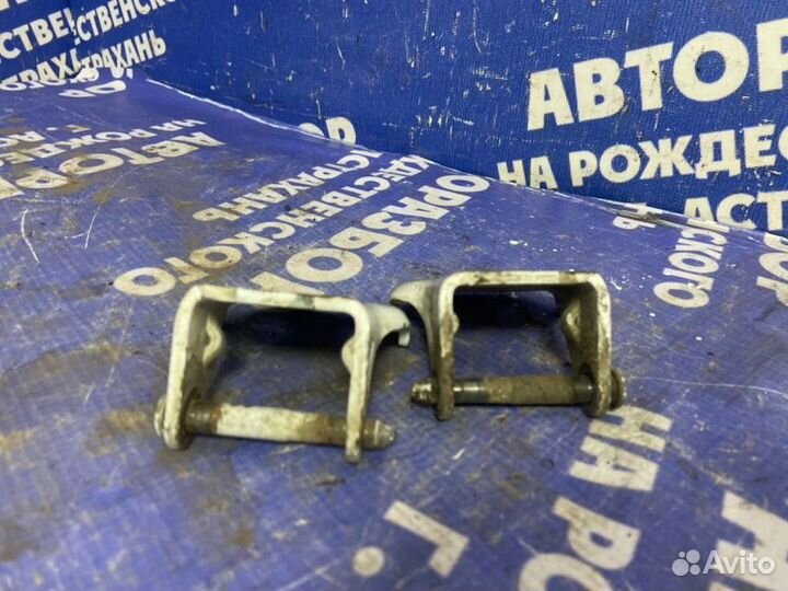 Петля фиксации задней двери. Ford Transit