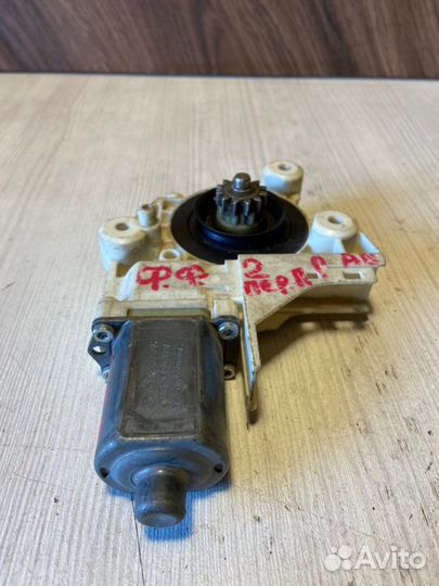 Мотор стеклоподъемника передний правый Ford Focus