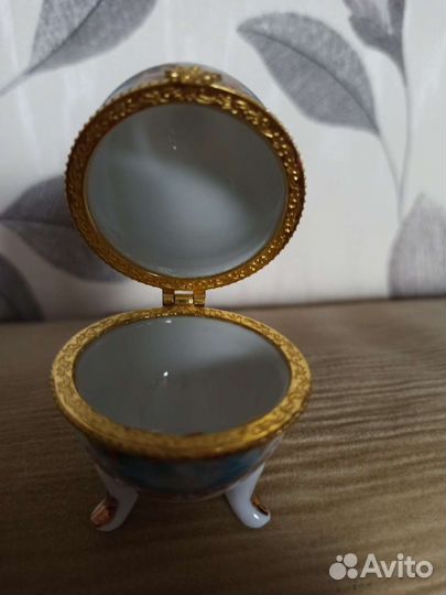 Яйцо фарфоровое. Яйцо деревянное.Яйцо- шкатулка