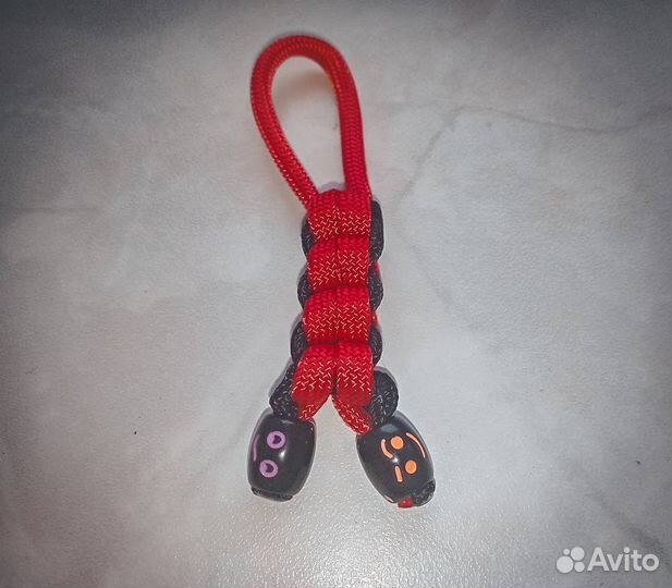 Брелок, темляк