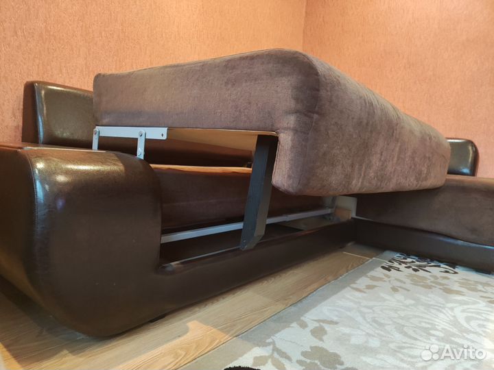 Кожаный угловой диван бу