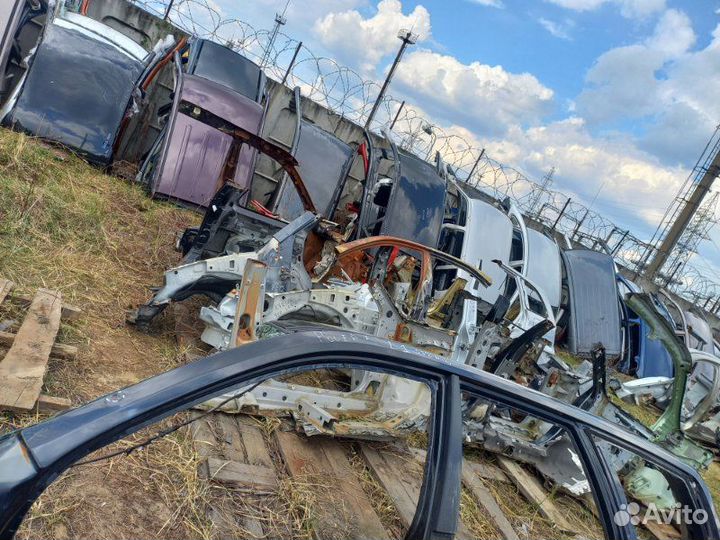 Стойка крыши левая Great Wall Hover H5 2014