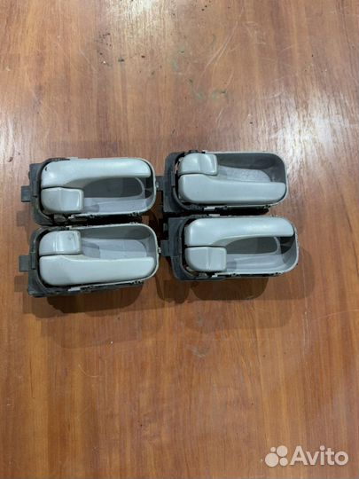 Ручки открывания дверей Nissan Wingroad Y11