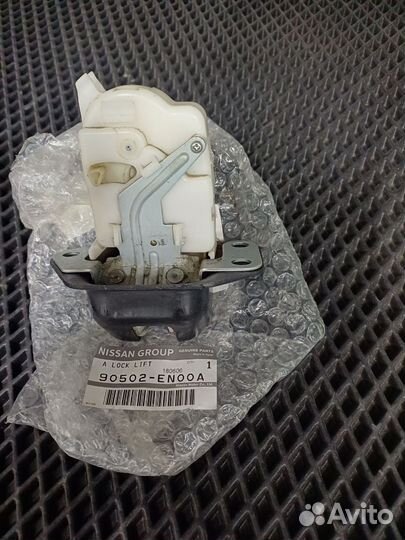 Продам замок багажника