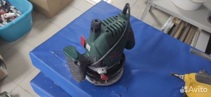 Фрезер Bosch POF 1400 ACE
