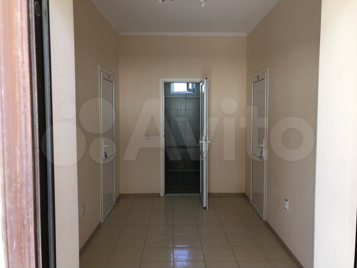 Комната 18 м² в 8-к., 2/2 эт.