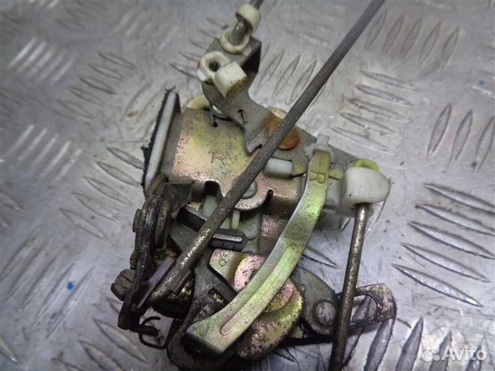 Замок двери передний правый Ssangyong Musso OM661