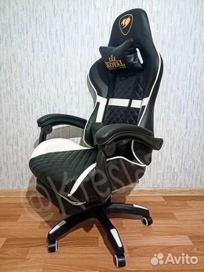 Геймерское кресло Royal с подножкой