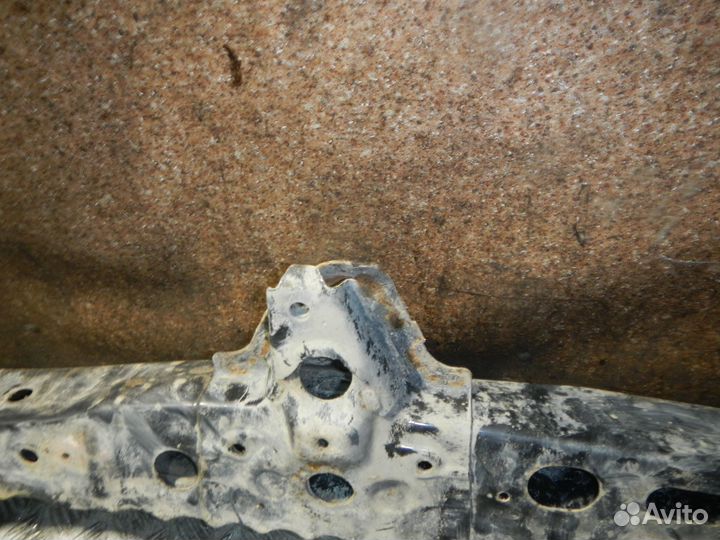 Б/У Балка подрадиаторная, Toyota (Тойота) -avensis