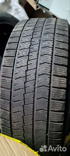 Bridgestone Blizzak VRX2 215/55 R17 94Q