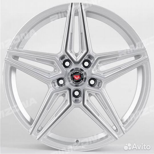 Литой диск в стиле vossen R18 5x112